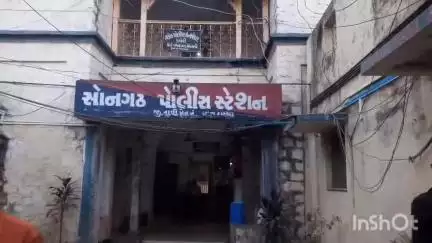 સોનગઢ: સોનગઢ તાલુકાના કણજી ગામે મહિલાને માર મારવામાં આવતા ફરિયાદ નોંધાઈ.