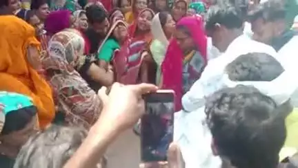 अरौल थाना क्षेत्र  में बाइक ने साइकिल सवार हलपुरा बिनोदसविता को मारी टक्कर अस्पताल में मौत गांव में पहुंचा शव मचाकोहराम