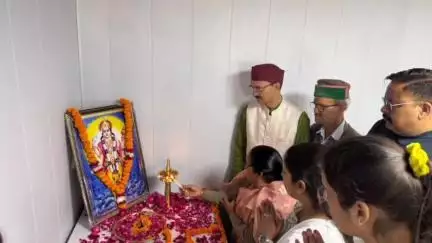 टिहरी: चंबा में ब्लॉक स्तरीय योग कार्यक्रम का आयोजन, पालिका अध्यक्ष शोभनी धनोला रही मुख्य अतिथि