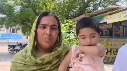 ਬਰਨਾਲਾ: ਇੱਕ ਔਰਤ ਵੱਲੋਂ ਧਨੋਲਾsho ਤੇ ਲਾਏ ਕੁੱਟ ਮਾਰ ਦੇ ਆਰੋਪ ਕਿਸਾਨ ਯੂਨੀਅਨ ਕ੍ਰਾਂਤੀਕਾਰੀ ਤੇ ਮਜ਼ਦੂਰ ਜਥੇਬੰਦੀ ਨਾਲ ਦਿੱਤਾ ਧਰਨਾdcਦਫਤਰ ਨੇੜੇ