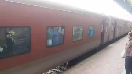 भीलवाड़ा: ऑपरेशन सिंदूर के तहत सीमा पर तैनात जवान के भीलवाड़ा पहुंचने पर भव्य स्वागत किया गया