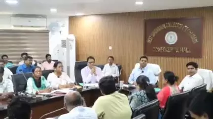 चाईबासा: जिले के सभी सामुदायिक स्वास्थ्य केंद्रों में जल्द होगी सिजेरियन प्रसव की सुविधा, डीसी ने दिए निर्देश