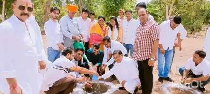 बीकानेर: निर्जला एकादशी पर भाजपा ने बीकानेर जेल में कैदियों के साथ पेड़ मां के नाम अभियान में किया पौधारोपण