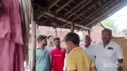 बांका: धोरैया विधायक सिकानपुर गांव पहुंचे, मृतका के परिजनों से मिलकर जताया गहरा दुख