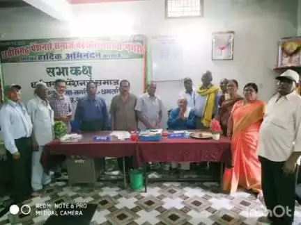 नगरी: नगरी में पेंशनर्स समाज तहसील शाखा में पूर्व कलेक्टर जी. आर. राणा का हुआ आगमन, पेंशनर्स समाज ने किया स्वागत