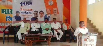 डिंडौरी: जिला बीजेपी कार्यालय में आगामी कार्यक्रमों को लेकर कार्यशाला आयोजित, बीजेपी के राष्ट्रीय मंत्री हुए शामिल
