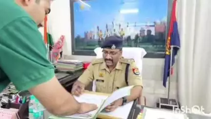 आगरा: ईद को लेकर आगरा पुलिस फोर्स में अलर्ट, डीसीपी सिटी ने कार्यालय पर दी जानकारी