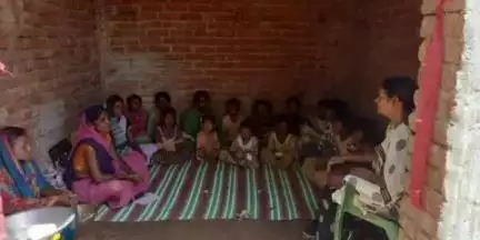 चिनिया: मसरा गांव में आंगनबाड़ी केंद्र की नींव रखी गई, पहले दिन महिलाओं व बच्चों को मिला पोषाहार