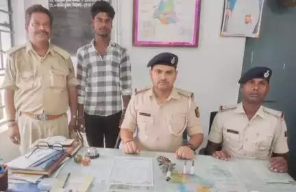 गोगरी: पसराहा थाना पुलिस ने एक बदमाश को देसी कट्टा और दो जिंदा गोली के साथ गिरफ्तार कर न्यायिक हिरासत में भेजा