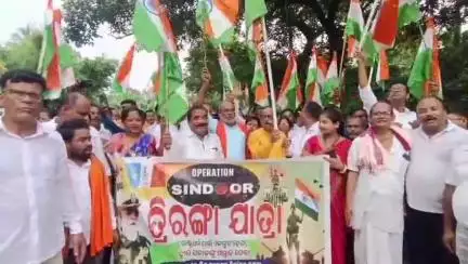 ଜଳେଶ୍ବର: ଜଳେଶ୍ୱର ବିଜେପି ପକ୍ଷରୁ ଅପରେସନ ସିନ୍ଦୁର ର ସଫଳତା କୁ ନେଇ ଜଳେଶ୍ୱର ଅନୁକୂଳ ମନ୍ଦିର ଠାରେ ଆୟୋଜିତ ତ୍ରିରଙ୍ଗା ଶୋଭାଯାତ୍ରା