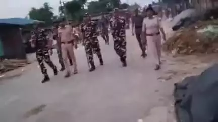 ठाकुरगंज: ठाकुरगंज प्रखंड में गलगलिया पुलिस ने ईद-उल-अजहा की पूर्व संध्या पर निकाला फ्लैग मार्च