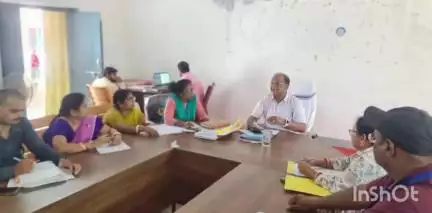 रानीश्वर: बीडीओ ने प्रखंड क्षेत्र के आँगनबाड़ी केन्द्रों में पोषण वाटिका निर्माण हेतु प्रखंड कार्यालय में की बैठक