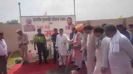 नूह: मुख्यमंत्री ने नूह पहुंचकर पौधा लगाकर पर्यावरण बचाने का दिया संदेश