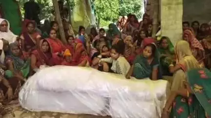 फतेहपुर: मलवा के मंझुपुर गांव में कंडक्टर की लोहे की रॉड से मारकर ट्रक चालक ने की हत्या, परिजनों का हाल बेहाल, बनारस से आया शव