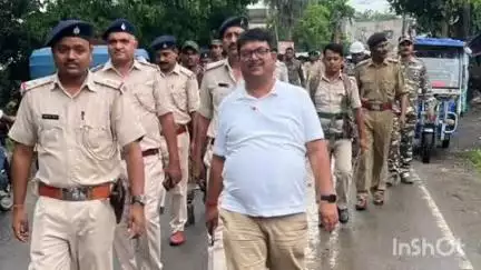 उधवा: बकरीद पर्व शांतिपूर्ण मनाने के लिए राधानगर थाना क्षेत्र में पुलिस ने निकाला फ्लैग मार्च