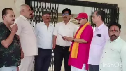 अशोक नगर: कलेक्ट्रेट कार्यालय में हिंदू संगठनों ने ज्ञापन सौंपकर दो तस्करों पर कार्रवाई की मांग की