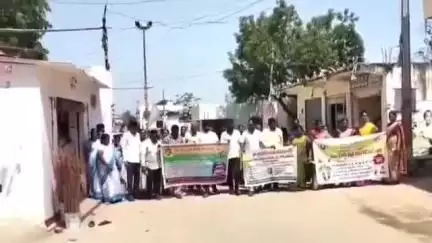 చిట్యాల: వెలిమినేడు గ్రామంలో బడిబాట కార్యక్రమం, ర్యాలీ నిర్వహించి తల్లిదండ్రులకు అవగాహన కల్పించిన ఉపాధ్యాయులు