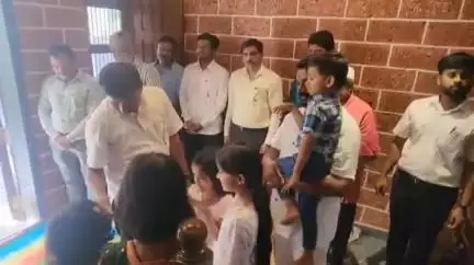 अकोला: आमदार अमोल मिटकरी यांच्या निवासस्थानी शिवराज्याभिषेक सोहळा जलाभिषेकाने साजरा