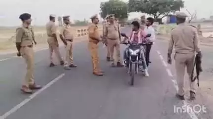 बिधूना: सहार क्षेत्र के पटना नहर पुल पर सीओ की मौजूदगी में संयुक्त वाहन चेकिंग अभियान चलाया गया, सहार और बेला थाना पुलिस भी मौजूद