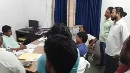 आदित्यपुर गम्हरिया: गम्हरिया अंचल कार्यालय में JMM जिलाध्यक्ष व अन्य ने आवंटित भूमि से अधिक अवैध निर्माण की शिकायत की