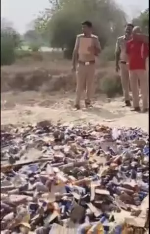 कानपुर: नवाबगंज पुलिस ने 412 पेटी शराब पर चलवाया बुलडोजर