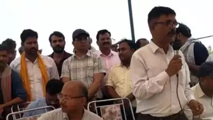 महमूदाबाद: रामपुर मथुरा में बस स्टेशन बनाने की मांग, पुराने अस्पताल की खाली पड़ी जमीन पर डीएम से की गई अपील