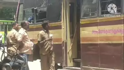 ஆம்பூர்: பேருந்து நிலையத்தில் அரசு பேருந்தின் சக்கரத்தின் கட் ஷேக்கப் ராடு கட்டாகி வெளியே வந்ததால் உயிரை கையில் பிடித்து சென்ற பயணிகள்