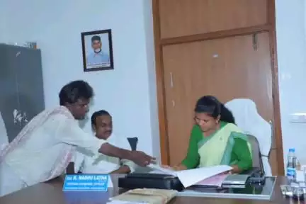 నరసరావుపేట ఆర్డిఓ ను కలిసి ప్రజా సస్యలపై చర్చించిన ఎమ్మెల్యే చదలవాడ