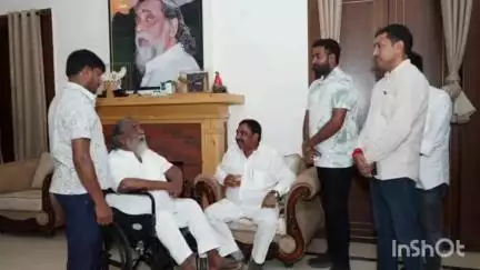 गोड्डा: झारखंड के श्रम मंत्री ने JMM संस्थापक दिशोम गुरु श्री शिबू सोरेन से की मुलाकात