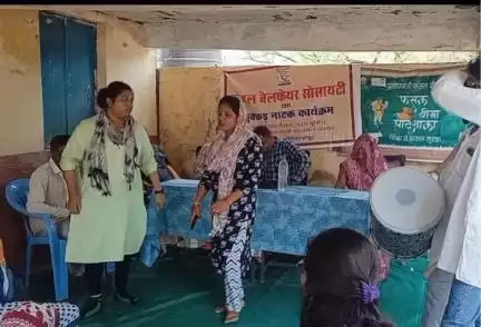 अलीराजपुर: चंद्रशेखर आजाद नगर के मालपुर में सामाजिक न्याय विभाग और कुंजल वेलफेयर सोसाइटी द्वारा नशा मुक्ति नाट्य कार्यक्रम आयोजित
