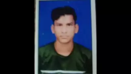 शाहबाद: दरियापुर विक्कू रेलवे फाटक के पास काशी विश्वनाथ ट्रेन से कटकर युवक ने की आत्महत्या