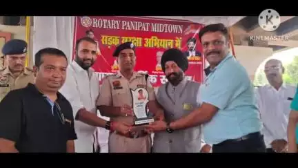 पानीपत: सड़क सुरक्षा अभियान के तहत 500 ऑटो व ई-रिक्शा चालकों को निर्धारित ग्रे ड्रेस दी गई