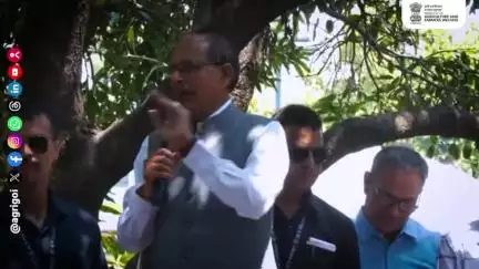माननीय केंद्रीय कृषि मंत्री ने उत्तराखंड में फल-सब्जी उत्पादक किसानों को प्रोत्साहित कर कृषि की सराहना की
#ViksitKrishi