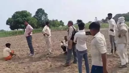 शाहजहांपुर: गांव भितिया पौकी में दबंगों ने खेत की मेड तोड़ी, विरोध करने पर किया गाली-गलौज