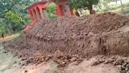 रतनी फरीदपुर: सेंधवा गांव में पंचायत भवन निर्माण को लेकर ग्रामीणों ने जताई आपत्ति, ज़िला पदाधिकारी से गुहार लगाई