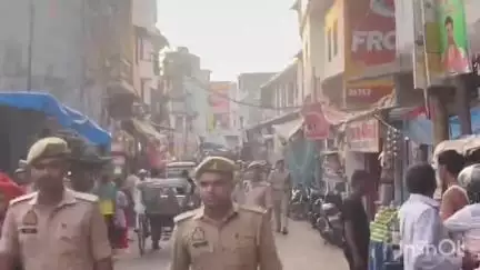 गोरखपुर: बकरीद त्योहार के मद्देनजर एसपी सिटी ने राजघाट थाना क्षेत्र में फ्लैग मार्च कर सुरक्षा व्यवस्था का लिया जायजा