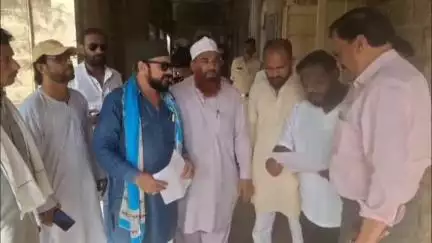 खंडवा नगर: शहर काजी के खिलाफ सोशल मीडिया पर टिप्पणी करने पर मुस्लिम समाज ने एडीएम को ज्ञापन सौंपा