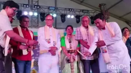 কোচবিহার ১: বাংলা মোদের গর্ব অনুষ্ঠানের শুভ সূচনা হলো চিলকিরহাট কালকেশ্বরী হাই স্কুলের মাঠে, উদ্বোধন করলেন সাংসদসহ অন্যান্যরা