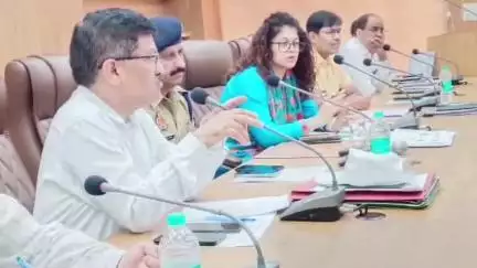महोबा: अंतर्राष्ट्रीय योग दिवस को लेकर जिले में तैयारियां तेज, कलेक्ट्रेट में डीएम ने दिए व्यापक आयोजन के निर्देश