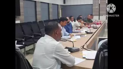 তিনিচুকীয়া: সদৰস্থিত জিলা আয়ুক্তৰ কাৰ্যালয়ত সমজিলা ভূমি পৰামৰ্শ সমিতিৰ বৈঠকত অংশগ্ৰহণ বিধায়ক সঞ্জয় কিষানৰ