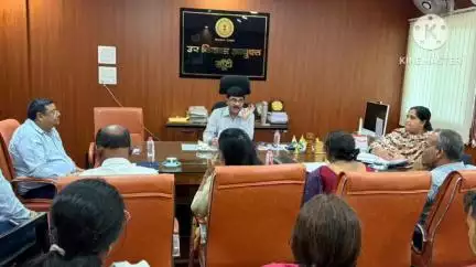 कर्रा: उप विकास आयुक्त के कार्यालय कक्ष में जिला स्तरीय पदाधिकारियों की बैठक आयोजित