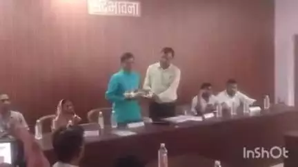 कृत्यानंद नगर: प्रखंड स्थित सद्भावना सभागार में आयोजित की गई प्रथम बीस सूत्री क्रियान्वयन समिति की बैठक