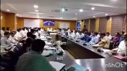 मनोरा: विकासकामांना गती देण्यासाठी ठोस पावले उचला - पालकमंत्री दत्तात्रय भरणे यांचे विविध  कामांच्या आढावा बैठकीत निर्देश