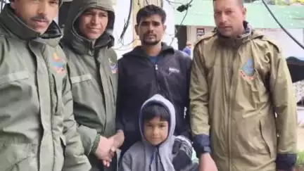 रुद्रप्रयाग: परिजनों से बिछड़ा बच्चा, पुलिस की कड़ी मशक्कत के बाद परिजनों से मिला