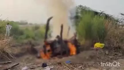 बिंदकी: ममरेजपुर गांव में तीन शवों में से एक का हुआ अंतिम संस्कार, दो का होगा कल, विधायक व सपा जिलाध्यक्ष रहे मौजूद