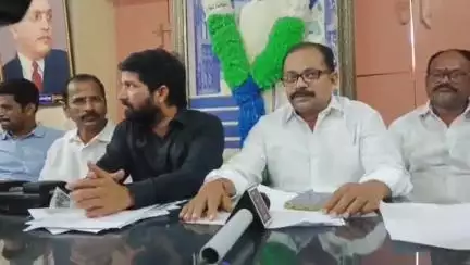 కరోనా విజ్రంభిస్తున్న సమయంలో బిచ్ ఫెస్టివల్ అవసరమా అని ప్రశ్నించిన బందరు YCP 49వ డివిజన్ కార్పొరేటర్ పల్లి శేఖర్