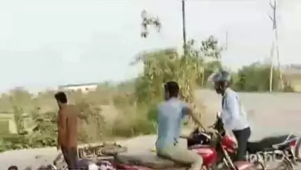 बाजपुर: बाजपुर में कोसी कांटा क्षेत्र में तेज रफ्तार डंपर की टक्कर से बाइक सवार महिला की मृत्यु, 2 युवक घायल