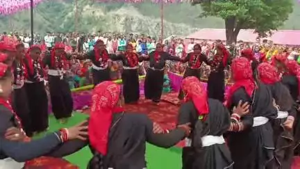 जोशीमठ: उर्गम में आयोजित दो दिवसीय गौरा देवी पर्यावरण प्रकृति पर्यटन विकास मेला रंगारंग सांस्कृतिक कार्यक्रमों के साथ सम्पन्न