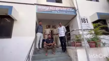 યુવતી પર દુષ્કર્મ આચરનાર ડિફેન્સ સંચાલકને પોલીસે દ્વારકાથી ઝડપી લીધો