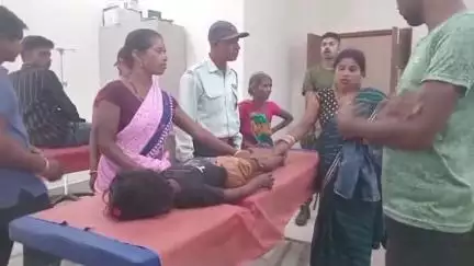 फुल्लीडूमर: खेसर बाजार में पिकअप वाहन ने बाइक सवार पिता-पुत्री को मारी टक्कर, दोनों घायल